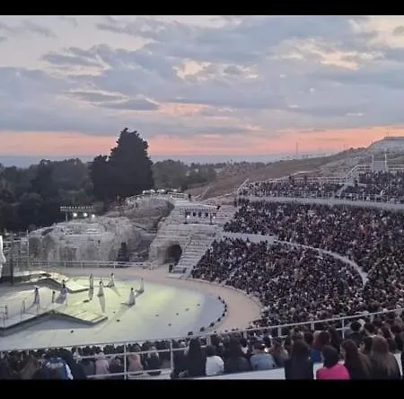 Mi Scialai - Teatro A 150 Mt - Museo A 250 Mt -ortigia 1500 Mt Apartment *