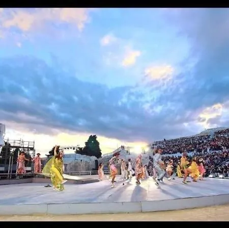 Mi Scialai - Teatro A 150 Mt - Museo A 250 Mt -ortigia 1500 Mt Appartamento